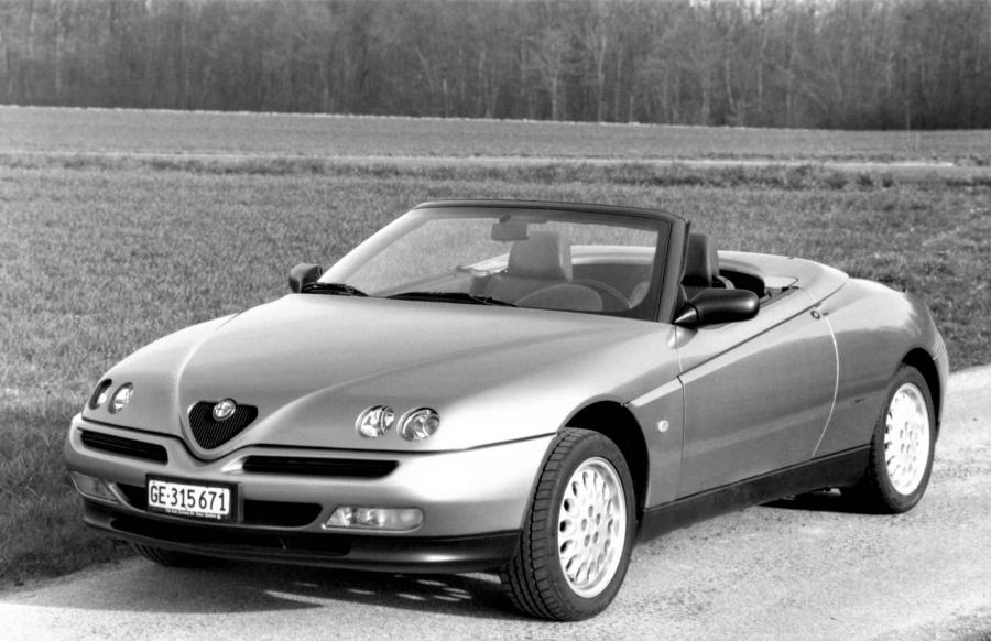 Alfa Romeo Spider (916S) 1995 года  (фото 3 из 26)